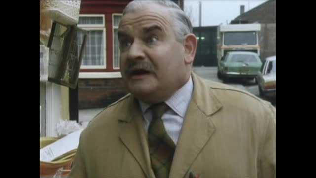 Arkwright decides the price promotion|The boss tells Granville to change the sale price