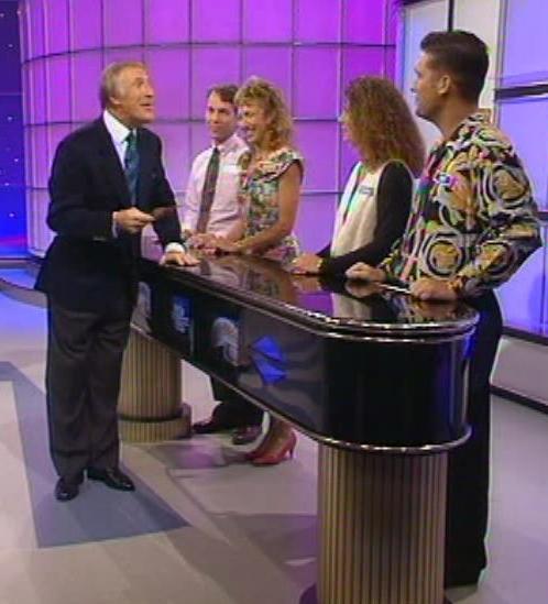 Brucie chats to the contestants