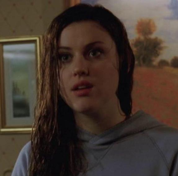 Kelly Wenham (Jess Buckley)